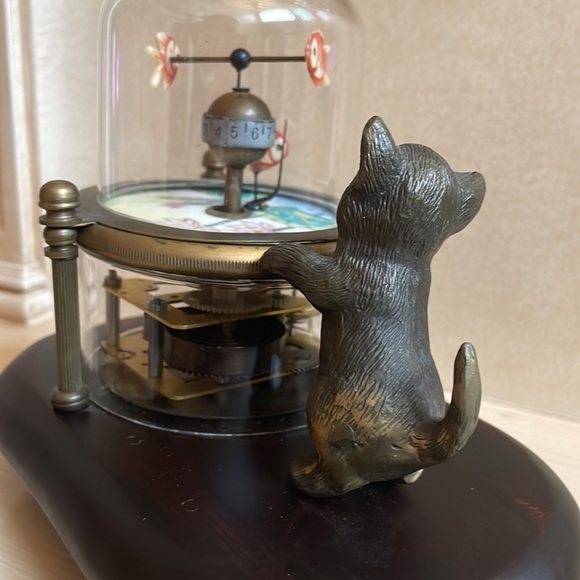 Cat Catching Fish in Glass Case Clock - Picture 5 of 9